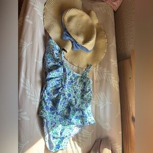 Cynthia Rowley Girls Floral One-Piece Swimsuit in Blue and Green WITH Sun hat